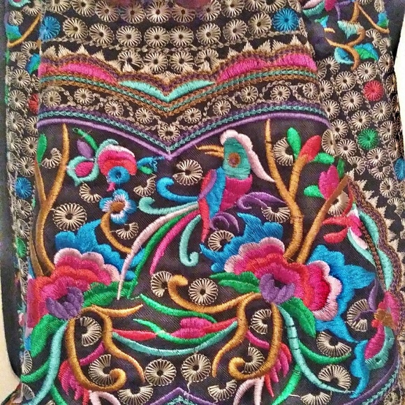 An Embroidered Small Backpack - Picture 2 of 4